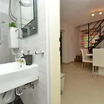 Oasis Miro Vila