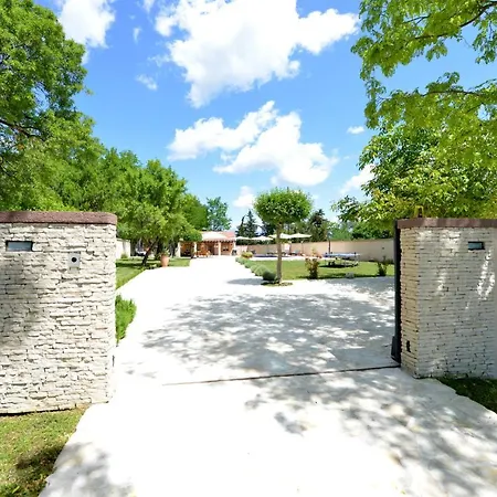 Oasis Miro ヴィラ *