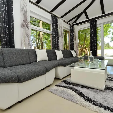 Oasis Miro ヴィラ *