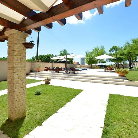 Oasis Miro ヴィラ *